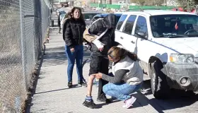 Clama ayuda para salvar pierna de su hijo por negligencia médica