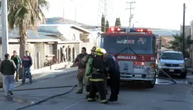 Destruyen las llamas humilde vivienda