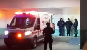 Rescatan a mujer africana; huía de personas armadas