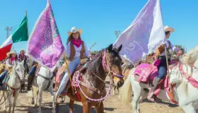 Participan diputadas y diputados en la “14 Cabalgata con Aroma de Mujer”