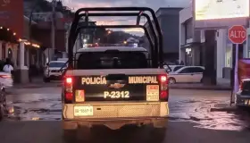 Asaltan a jóvenes con navaja al salir de centro comercial