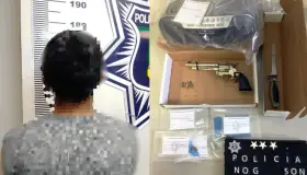 Atrapan a menor armado y con drogas dentro de domicilio privado