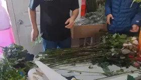 Bajan ventas en ventas de flores, joyas y obsequios