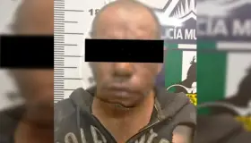 Rescatan policías a mujer que era agredida por hijo