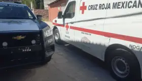 Agrede a su expareja y provoca daños en su vivienda