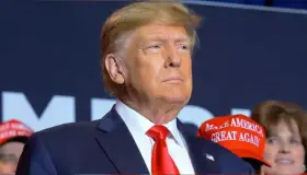 Pide Trump anulación de proceso legal por extraer documentos clasificados