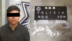 Joven que conducía vehículo sin papeles, le encuentran droga