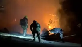 Prende fuego a vehículo de su expareja