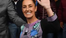 Buscará Sheinbaum eliminar reelección en diputados y senadores