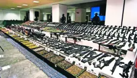 Rebasan las 32 mil armas decomisadas en fronteras en 5 años
