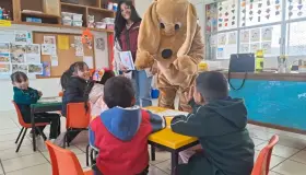 Llevan pláticas a pequeños sobre el cuidado de las mascotas