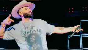 Dice Carin León no ser un ejemplo a seguir, por sus declaraciones del consumo de drogas