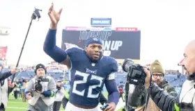 Alcanza Henry firma con Cuervos