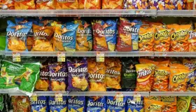 Vetarían comida chatarra en escuelas de California