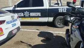 Saquean vehículos en hechos por separado