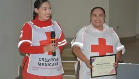 Reconocen trayectoria de Lupita González en la Cruz Roja 