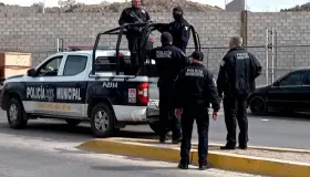 Abren boquete para llevarse herramienta y dinero