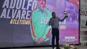 Adolfo Alvarez se lleva premio