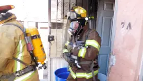 Consume fuego vivienda en la Flores Magón