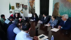 Se reúne gobernador con gremio de transportistas