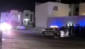 Pegan ladrones a vehículos y viviendas; afectados denuncian