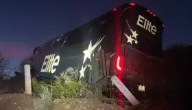 Resultan 22 personas lesionadas en accidente de camión en Santa Ana