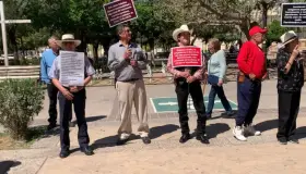 Piden aumento jubilados y pensionados de la Sección 54 del SNTE