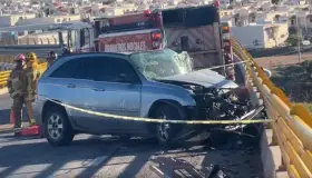 Pierde la vida mujer en choque contra muro