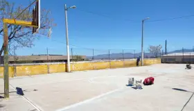 Rehabilitan canchas deportivas con recursos del Fopin