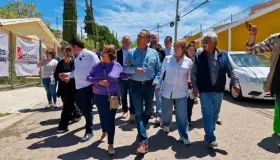 Visita Beltrones a vecinos afectados por obra de las vías del tren