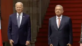 Conversan AMLO y Biden sobre migración