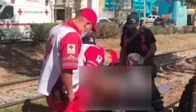 Hombre trampea tren y cae sobre las vías en Nogales
