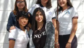 Alumnos disfrutan entre clases