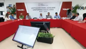 Anuncian empresa ganadora de la licitación de uniformes