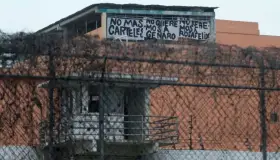 Reina el autogobierno en cárceles de 12 entidades