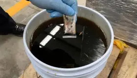 Hallan 19 kilos de éxtasis en cubeta de miel de abeja