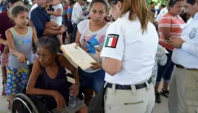 Trump rebaja tono con México; resalta detenciones de migrantes