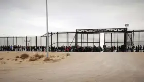 Llega Pence a “tierra de nadie”