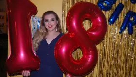 Recibe festejo por sus 18 años