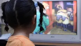 Menos tele y celulares para bebés, más ejercicio en niños: OMS