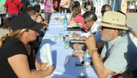 Atiende Alcalde a vecinos de La Mesa