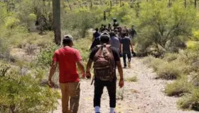 Detienen a 18indocumentados