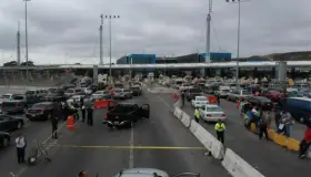 Estadounidense ‘furioso’ atropella a 5; huye, choca y casi lo linchan en Tijuana