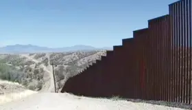 Inicia construcción de muro