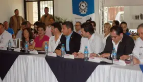 Anuncia mejoras en Aduana