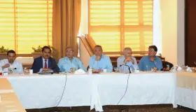 Explican situación a empresarios