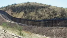 Avanzan construcción del muro