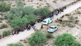 Se entregan 200migrantes a BP