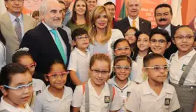 Apoyan con lentes adaptados a estudiantes con deficiencia visual