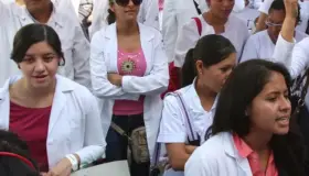 Por austeridad, reducirán becas a pasantes de medicina y enfermería